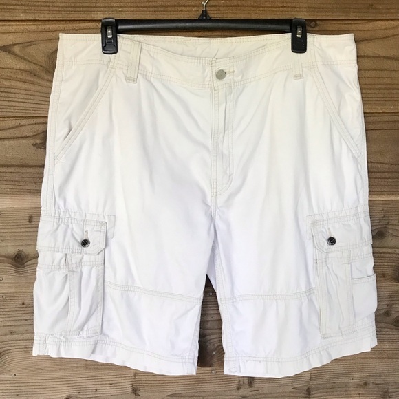 Levi's Other - Levi’s Light Khaki 11” Cargo Shorts Size 40